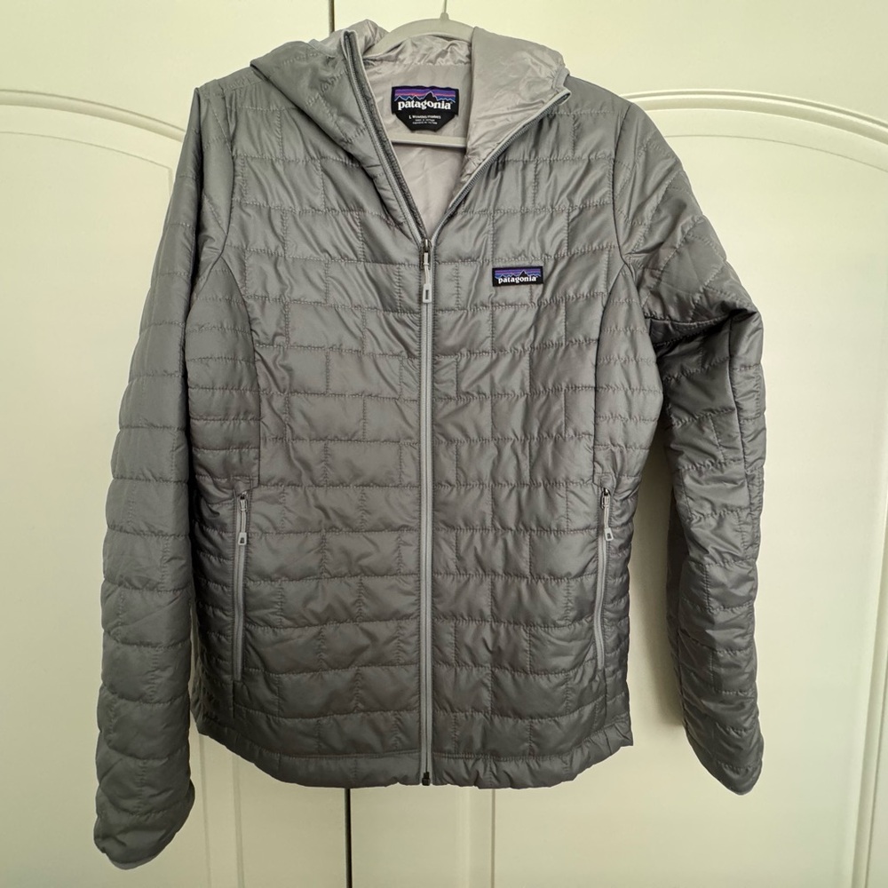 Women’s Patagonia Nano Puff Hoody! Excellent condition. Never worn!